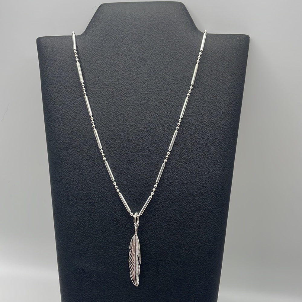 SS plain feather necklace